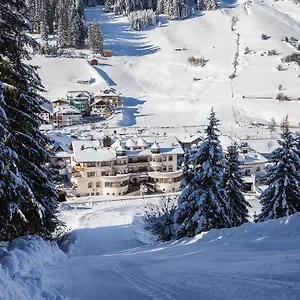 4* Отель Schlosshof